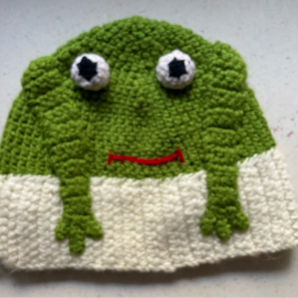 Knit frog hat